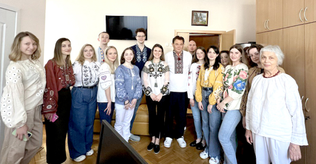 день вишиванки